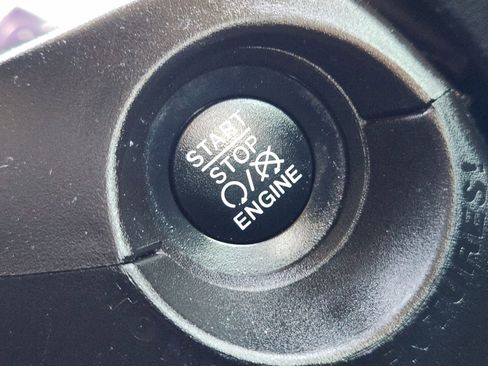 Used 2018 Jeep Renegade Latitude image 21