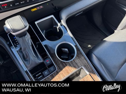 Used 2025 Toyota Sienna Platinum AWD/4WD image 22