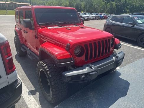 Used 2021 Jeep Wrangler Unlimited Sahara AWD/4WD image 3
