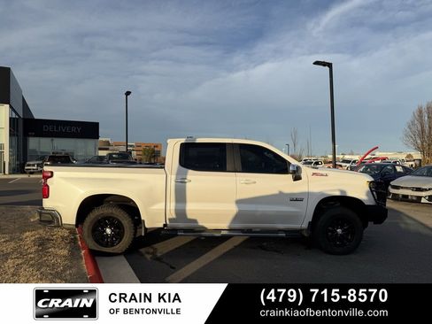 Used 2019 Chevrolet Silverado 1500 LT w/ Texas Edition image 9
