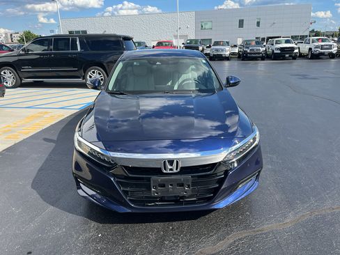 Used 2018 Honda Accord Touring image 4