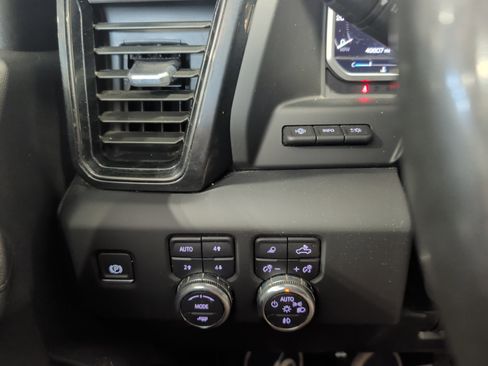 Used 2024 GMC Sierra 2500 AT4 w/ Technology Package AWD/4WD image 10