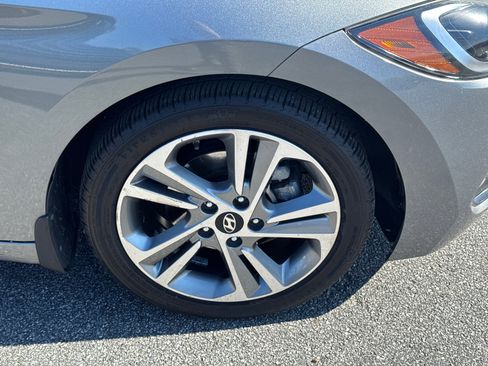 Used 2017 Hyundai Elantra Limited w/ Limited Tech Package 08 image 11