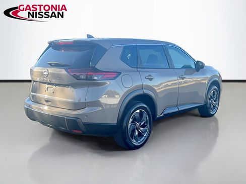 Used 2025 Nissan Rogue SV image 9