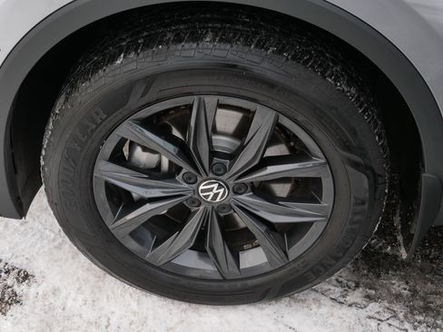 Certified 2024 Volkswagen Tiguan SE image 15