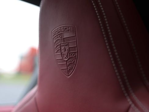 Used 2024 Porsche 911 Carrera w/ Premium Package image 26