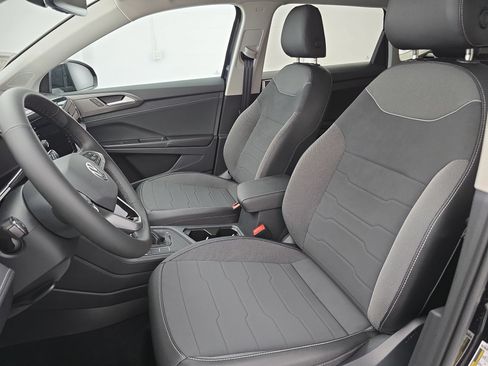 New 2026 Volkswagen Taos SE FWD image 14
