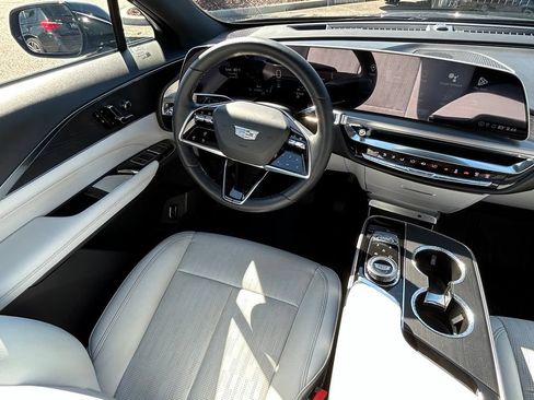 Used 2024 Cadillac Lyriq Luxury RWD image 10