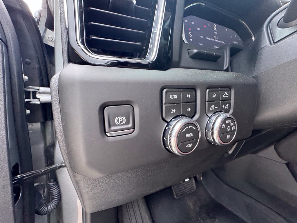 Used 2026 GMC Sierra 3500 Denali Ultimate w/ LPO, Black Badging Package AWD/4WD image 28