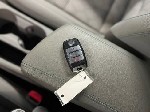 Used 2019 Kia Niro LX image 28