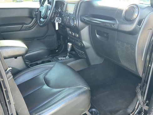 Used 2017 Jeep Wrangler Unlimited Sahara AWD/4WD image 90