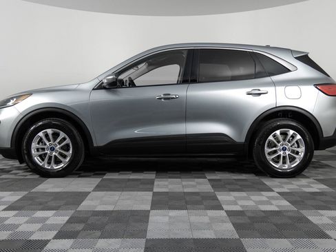 Used 2021 Ford Escape SE image 3