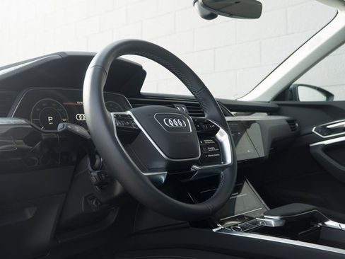 Used 2024 Audi Q8 e-tron Premium Plus w/ Premium Plus Package image 4