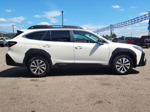 Used 2025 Subaru Outback Premium w/ Popular Package #1A AWD/4WD image 18