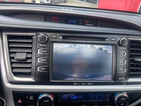 Used 2018 Toyota Highlander XLE AWD/4WD image 36