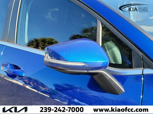 Used 2025 Kia Sportage EX FWD image 8