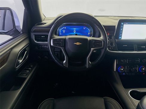 Used 2024 Chevrolet Suburban Premier w/ Advanced Technology Package AWD/4WD image 3