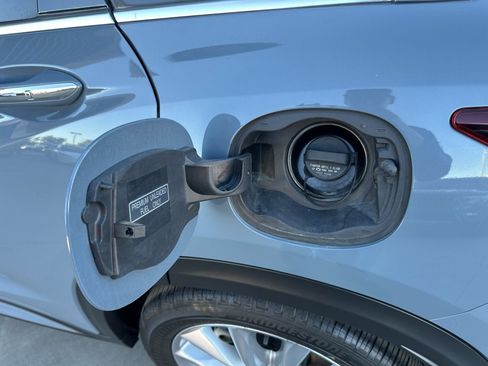 Used 2022 INFINITI QX50 Essential image 40