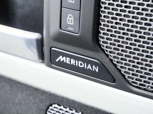 Used 2023 Land Rover Defender 110 S AWD/4WD image 7