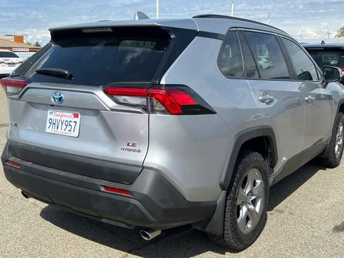 Used 2022 Toyota RAV4 LE image 4