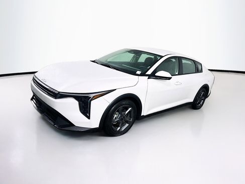 Used 2025 Kia K4 LXS image 3