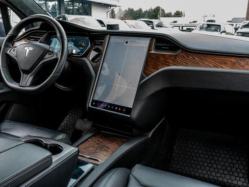 Used 2019 Tesla Model X 75D image 39