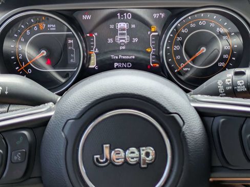 Used 2022 Jeep Wrangler Unlimited Sport w/ Xtreme Recon 35" Tire Package AWD/4WD image 25