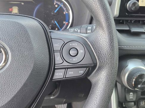 Used 2025 Toyota RAV4 XLE AWD/4WD image 23