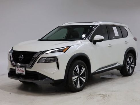Used 2023 Nissan Rogue SL w/ SL Premium Package image 3