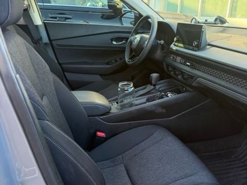 Used 2025 Honda Accord SE image 1