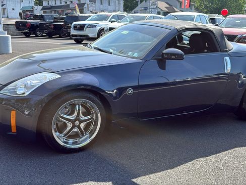 Used 2007 Nissan 350Z Touring RWD image 3