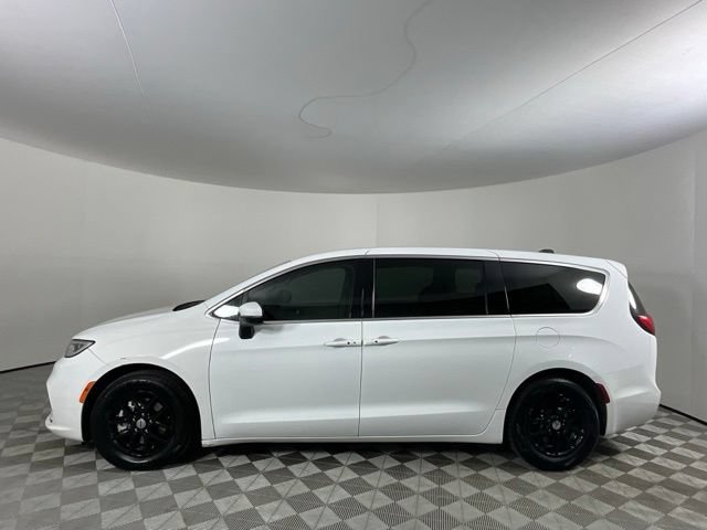 Used 2023 Chrysler Pacifica Touring-L FWD image 8