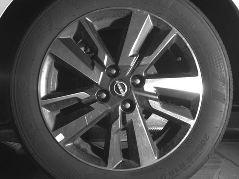 Used 2025 Nissan Versa SV image 14