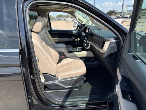 Used 2024 Ford Expedition Limited AWD/4WD image 14