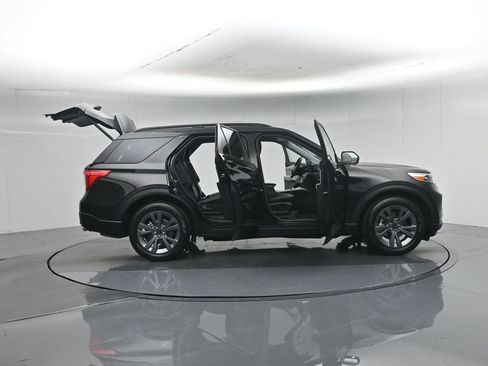 Used 2023 Ford Explorer XLT w/ Equipment Group 202A RWD image 5