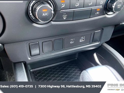 Used 2024 Nissan Frontier SV RWD image 23