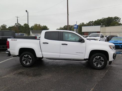 Used 2022 Chevrolet Colorado Z71 image 2