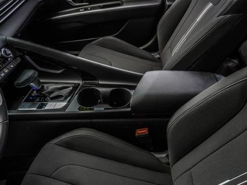 Certified 2024 Hyundai Elantra SEL w/ Convenience Package FWD image 19