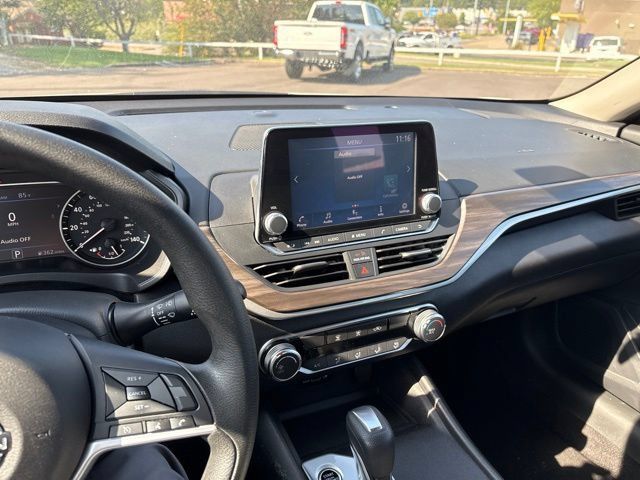 Used 2025 Nissan Altima 2.5 SV FWD image 10
