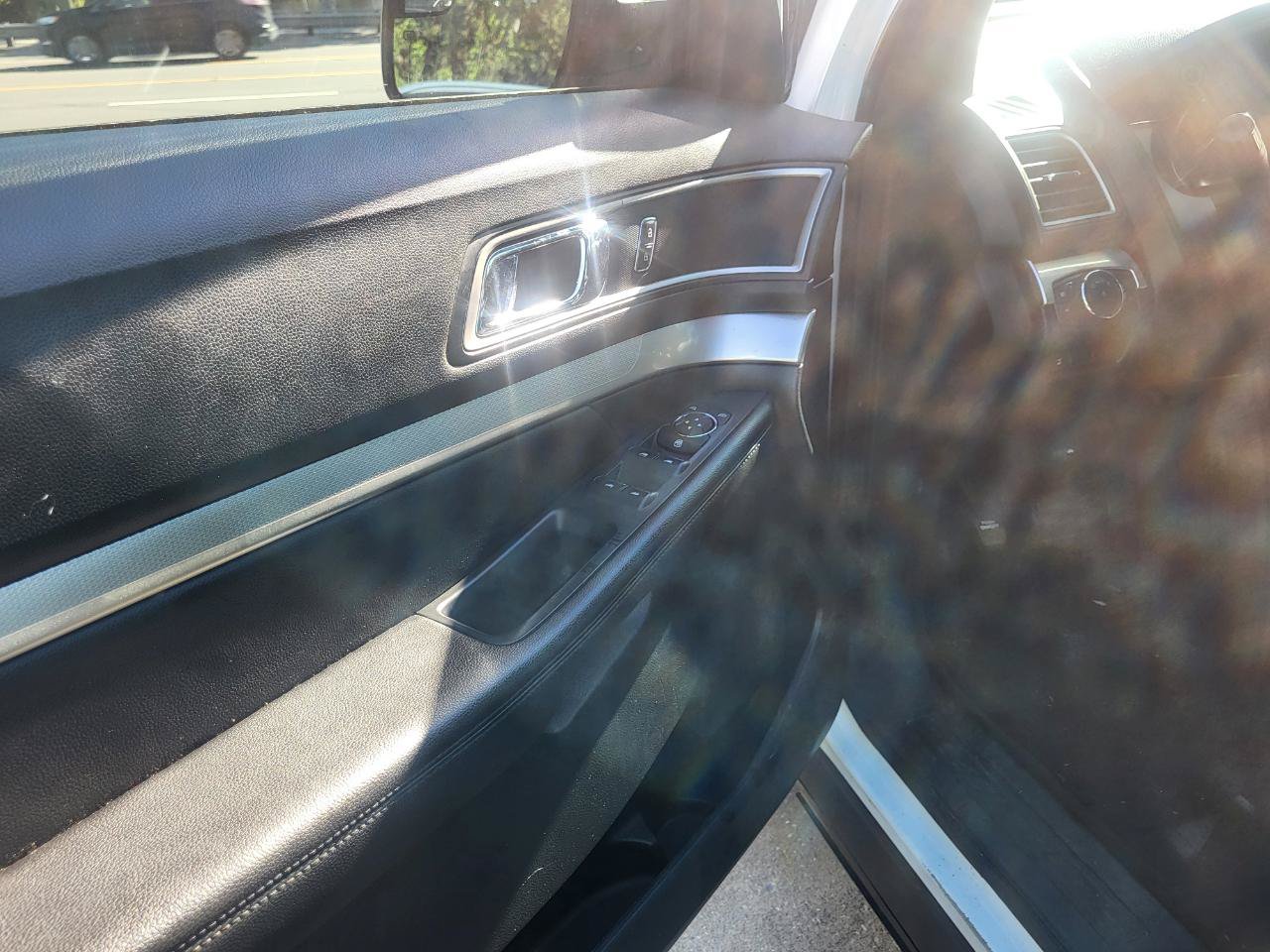 Used 2016 Ford Explorer XLT w/ Equipment Group 202A FWD image 42