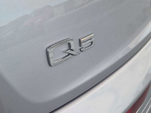 Used 2023 Audi Q5 e Premium w/ Convenience Package image 9