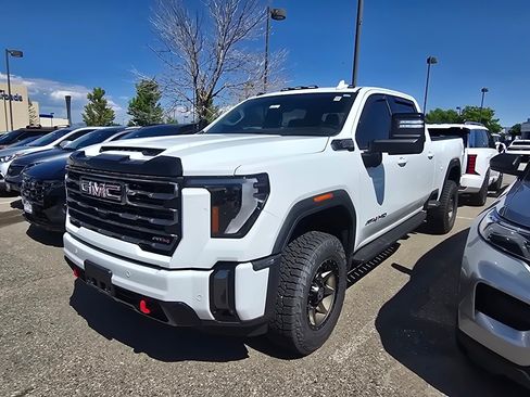 Used 2024 GMC Sierra 2500 AT4 w/ AT4 Premium Plus Package AWD/4WD image 10