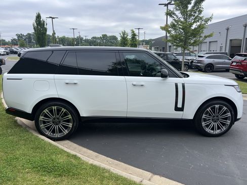 Certified 2024 Land Rover Range Rover Long Wheelbase SE AWD/4WD image 8