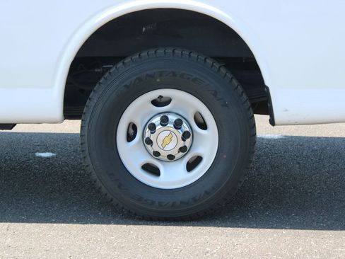 Used 2024 Chevrolet Express 3500 LT w/ LT Preferred Equipment Group RWD image 16