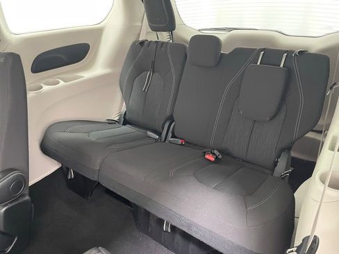 Used 2024 Chrysler Voyager LX FWD image 10