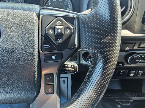 Used 2019 Toyota Tacoma TRD Off-Road AWD/4WD image 36
