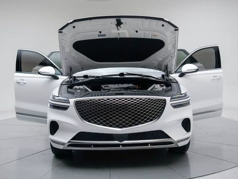 Used 2025 Genesis GV70 2.5T AWD/4WD image 17