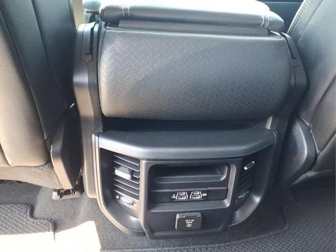 Used 2019 RAM 1500 Laramie AWD/4WD image 8