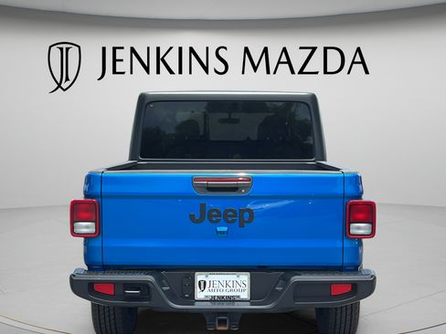 Used 2023 Jeep Gladiator Sport AWD/4WD image 6