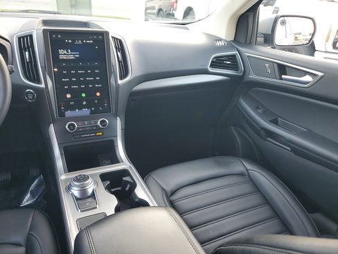 Used 2024 Ford Edge SEL w/ Convenience Package image 18